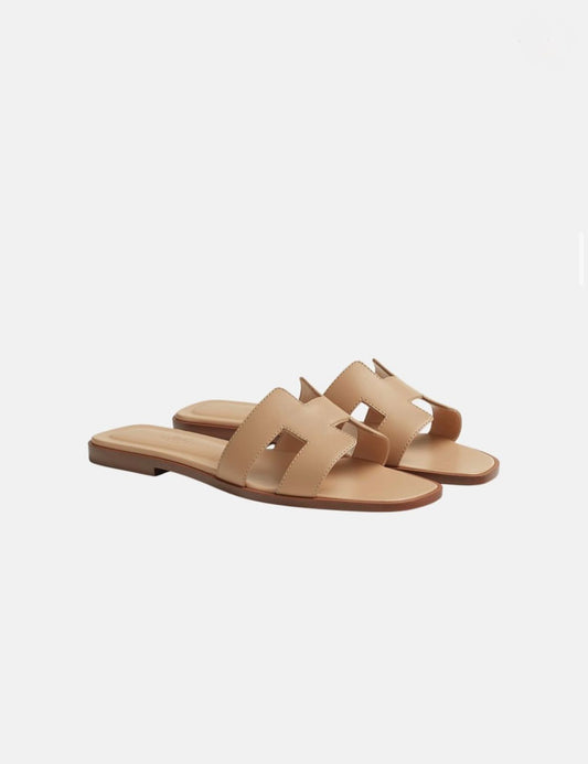 "Herm" Oran Sandal